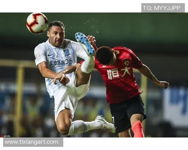 恒大与富力激战正酣精彩瞬间回顾与战术分析